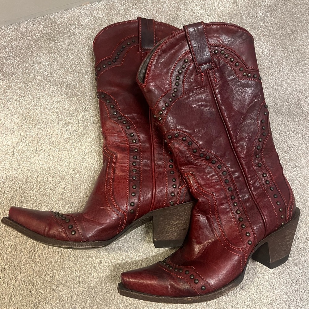 Red women’s cowboy boots great condition only wore twice